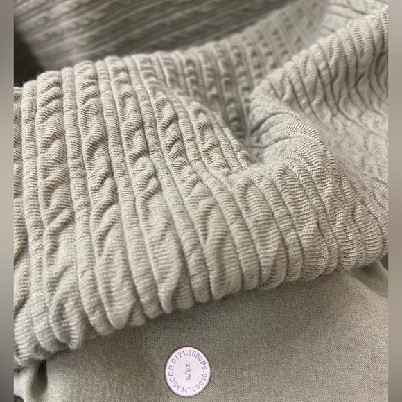 Lululemon Textured 1/2 Zip Pullover - Rosemary Geen - Picture 4 of 6